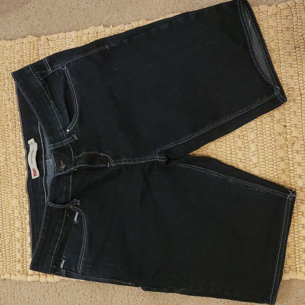 Womens levis Bermuda shorts